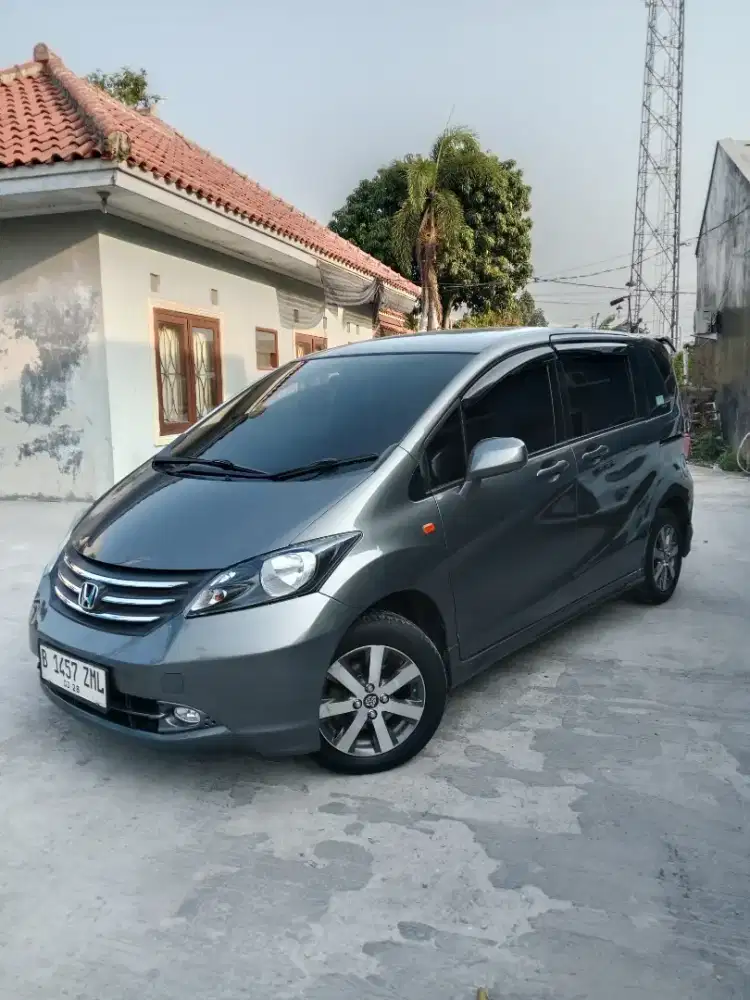 Honda freed psd 2010