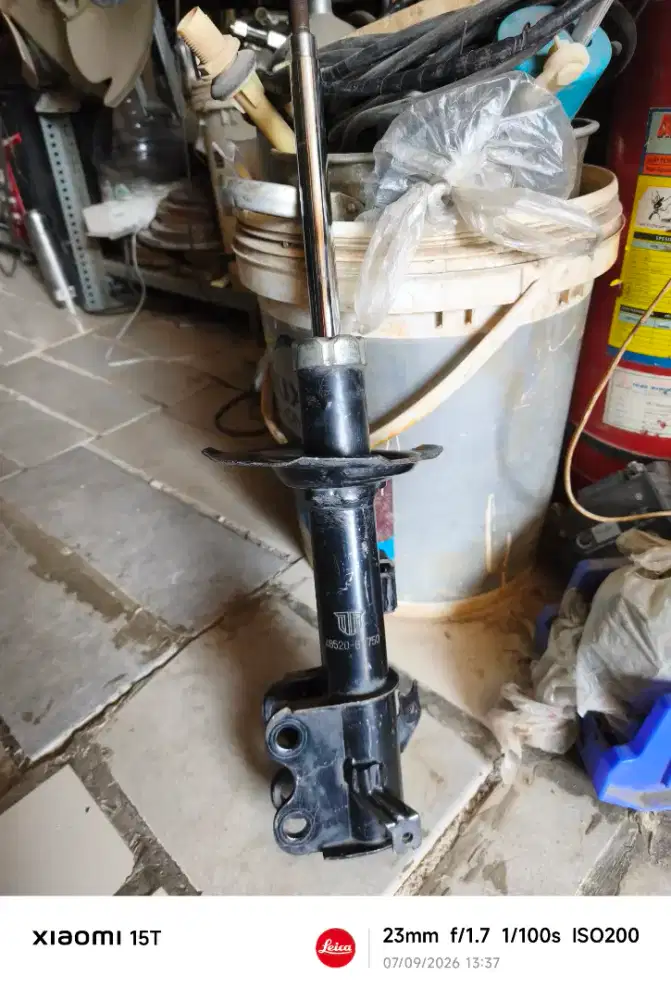 SHOCK BREAKER BEKAS SEKEN MERK TRIVINDO 48520-BZ750 AVANZA XENIA VELOZ