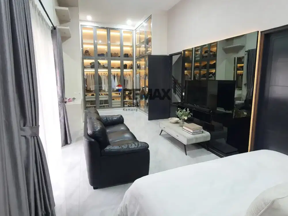 DIJUAL CEPAT - Rumah 2.5 Lantai Modern di The Green BSD - Venetian Cluster - SHM Split - Full Renovated : 2021