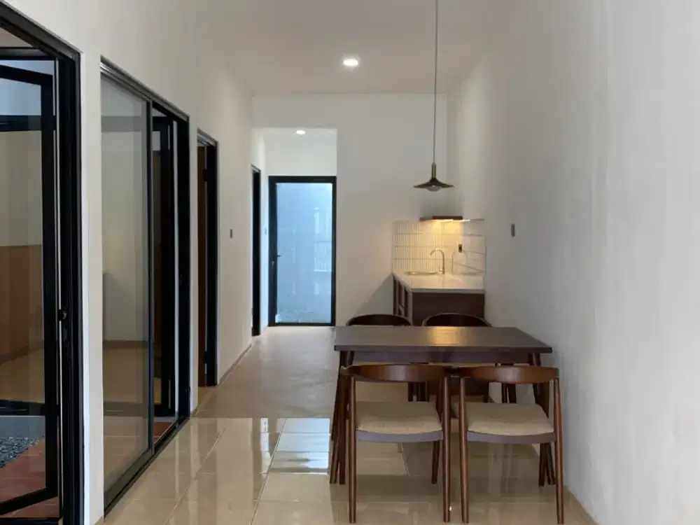 DIJUAL RUMAH, BARU RENOVASI BONUS MEJA MAKAN DAN KITCHEN SET CISARANTEN