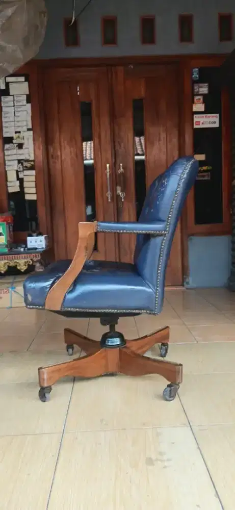 Chesterfield Style Tufted Blue Leather Desk Chair