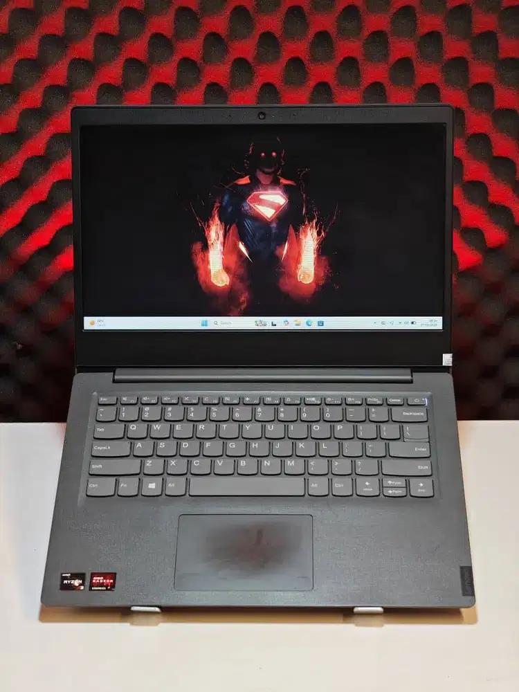Laptop Ryzen 3 RAM 8GB SSD 256GB Layar 14 Inch HD