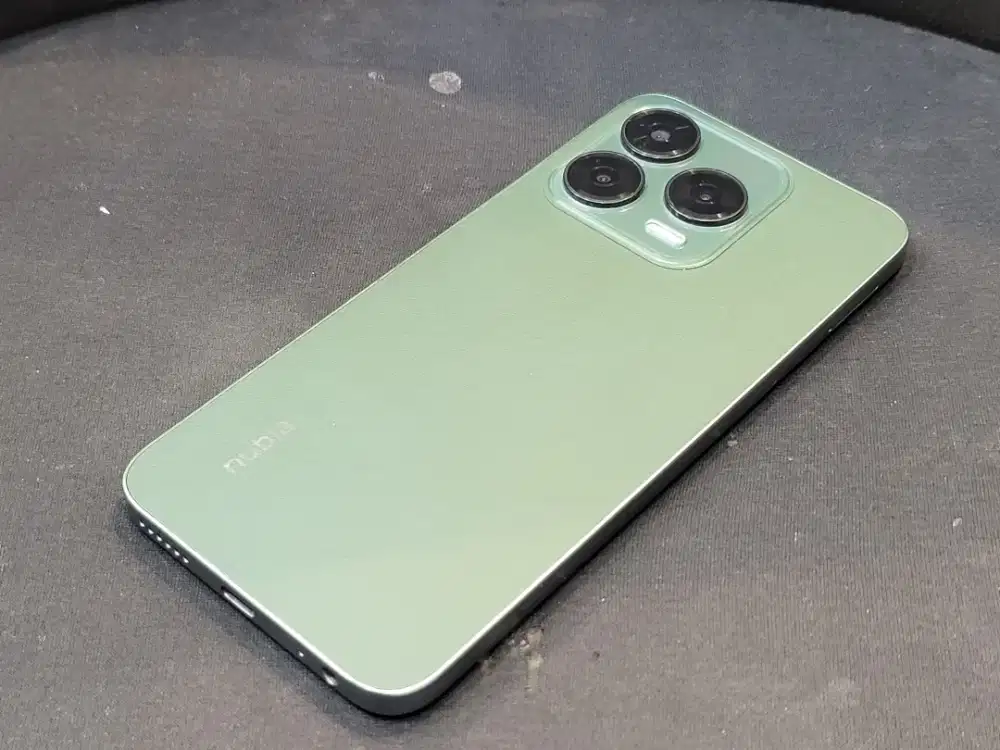Nubia V70 design 8/256GB