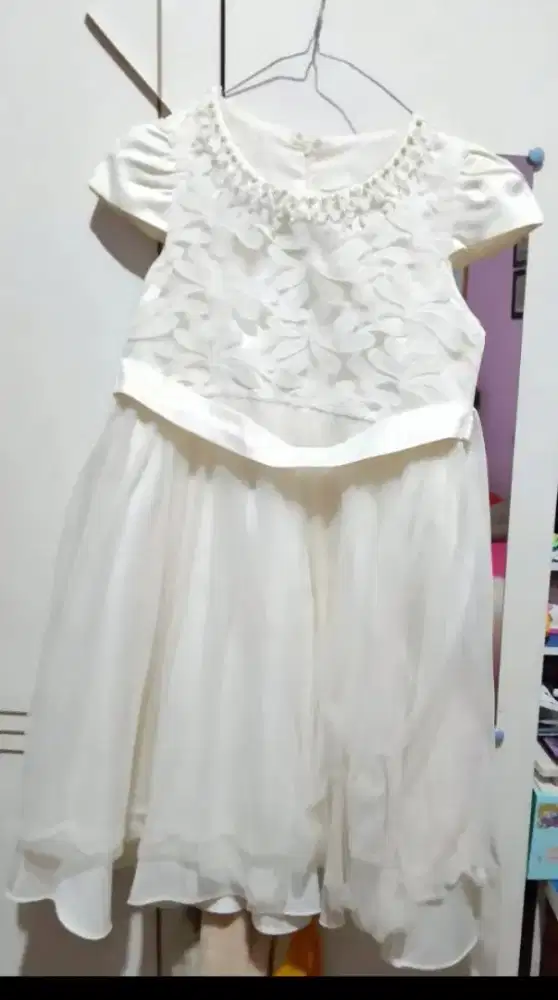 Baju gaun anak perempuan