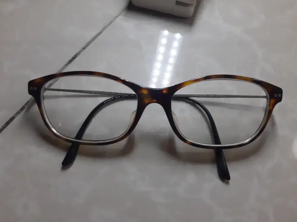 Kacamata Giorgio Armani