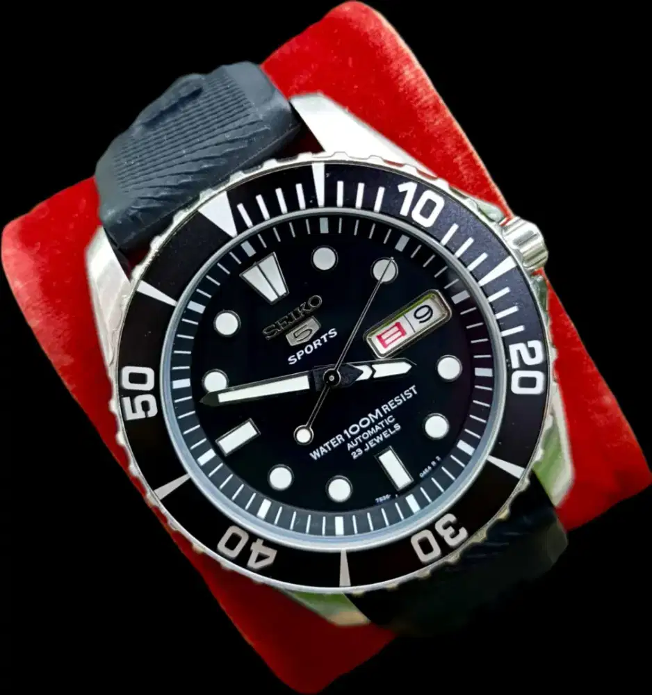 Seiko 5 Sports Urchin Black Dial Original