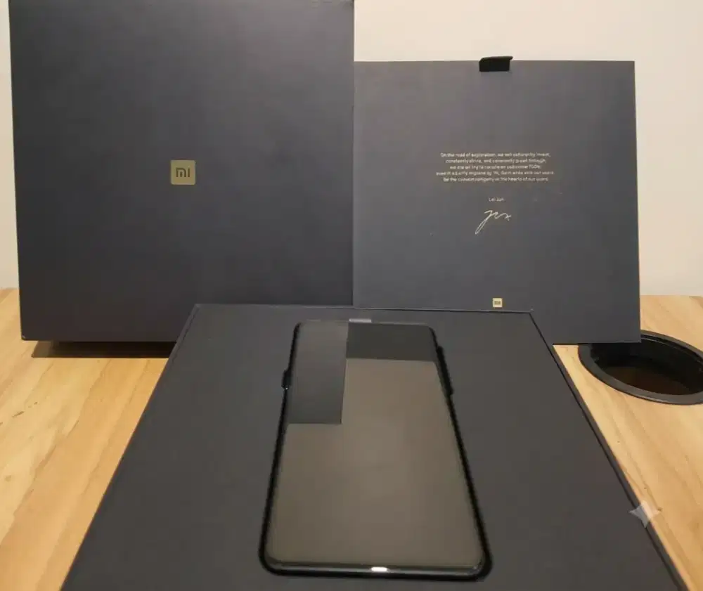 Xiaomi MI MIX 3 
Mulus Like New 
RAM 6/128
NO TT / NO BT