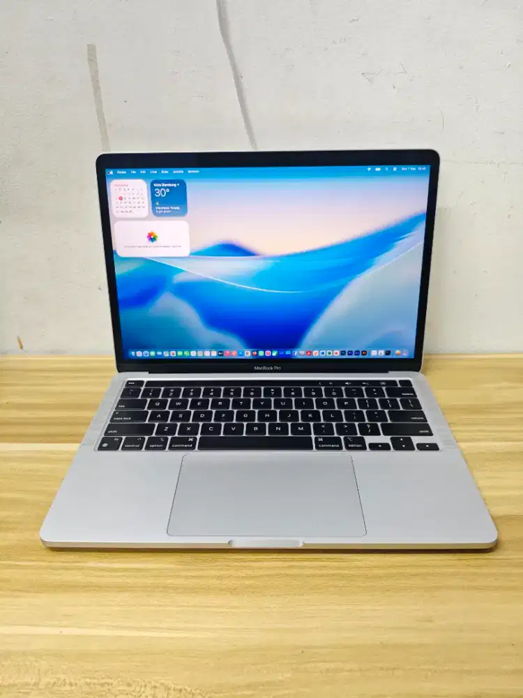 MacBook Pro 2020 Touchbar. Chip M1. Ram 16gb. Ssd 256gb