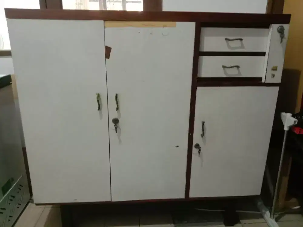 LEMARI JATI TUA 50 TH