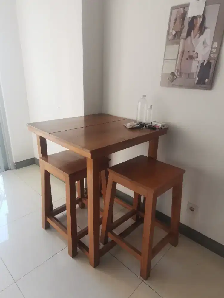 Meja makan ala cafe