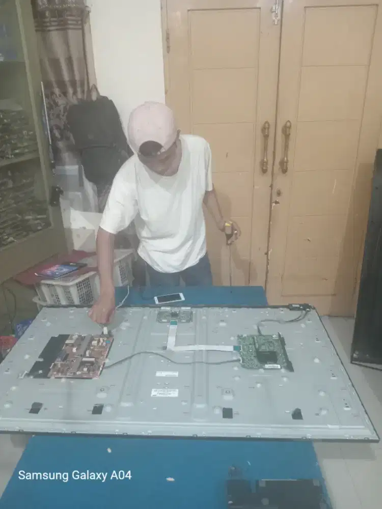 Service TV LCD LED panggilan & bergaransi