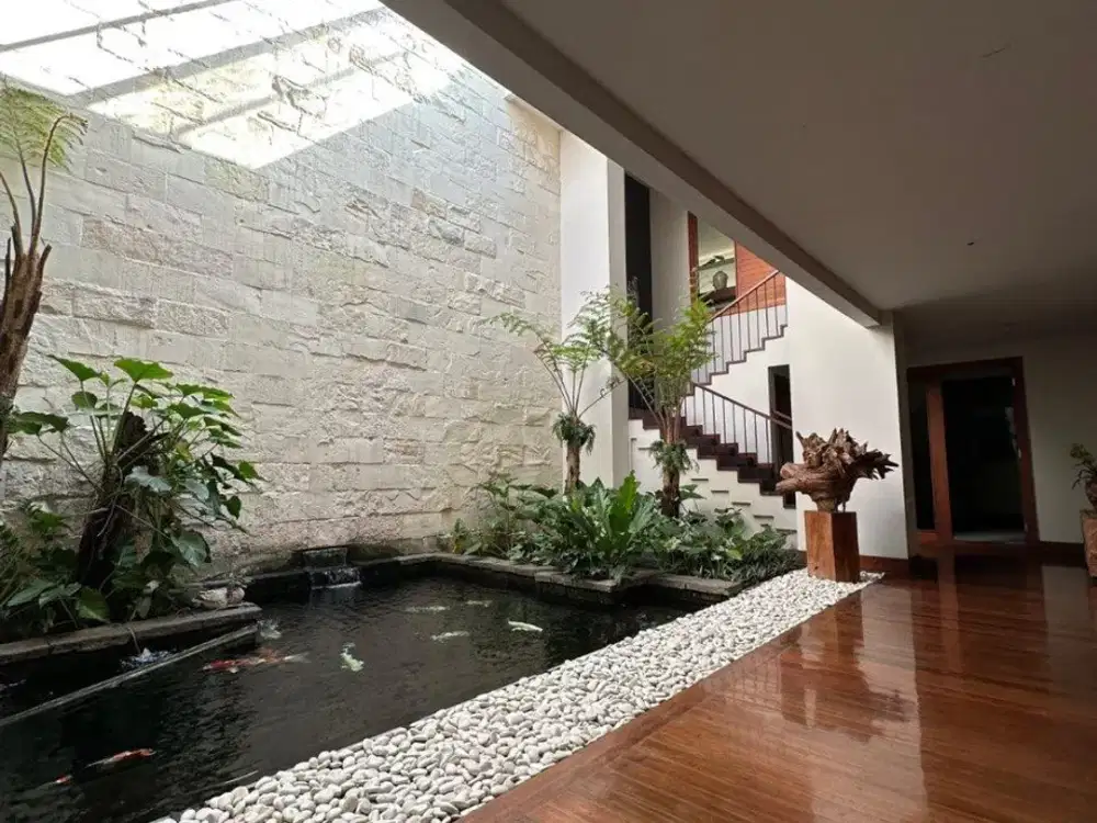 Rumah Pakuwon Indah Area Golf Hadap Timur • Lantai Marmer + Kayu