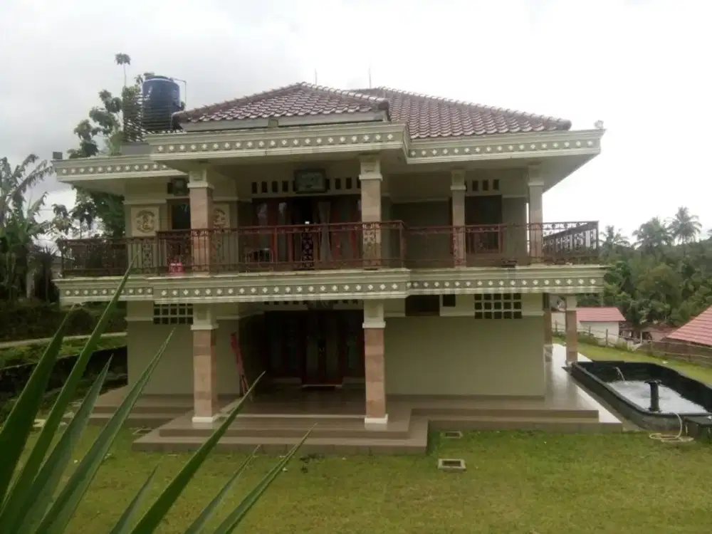 Di jual Villa cantik, Furnished lokasi strategis di Sukabumi
