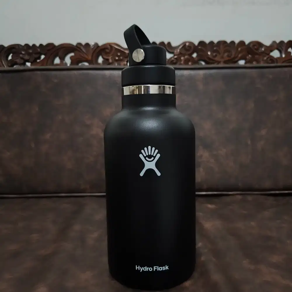 Hydro Flask Black 64 Oz