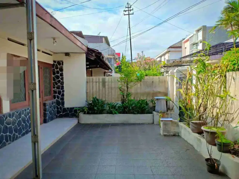 Rumah Strategis Dalem Kaum jual cepat kondisi terawat dekat alun2 Bandung