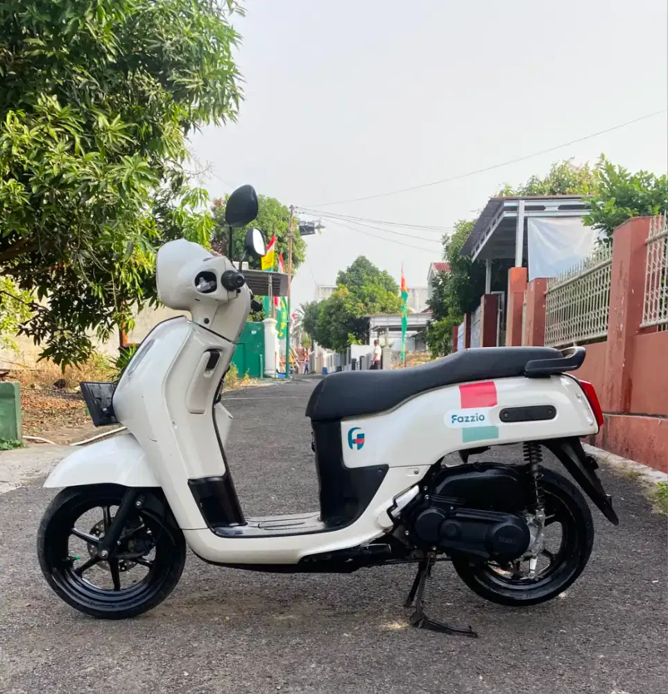 YAMAHA FAZZIO HYBRID CONNECTED LUX 2023 LOW KM RECORD DEALER