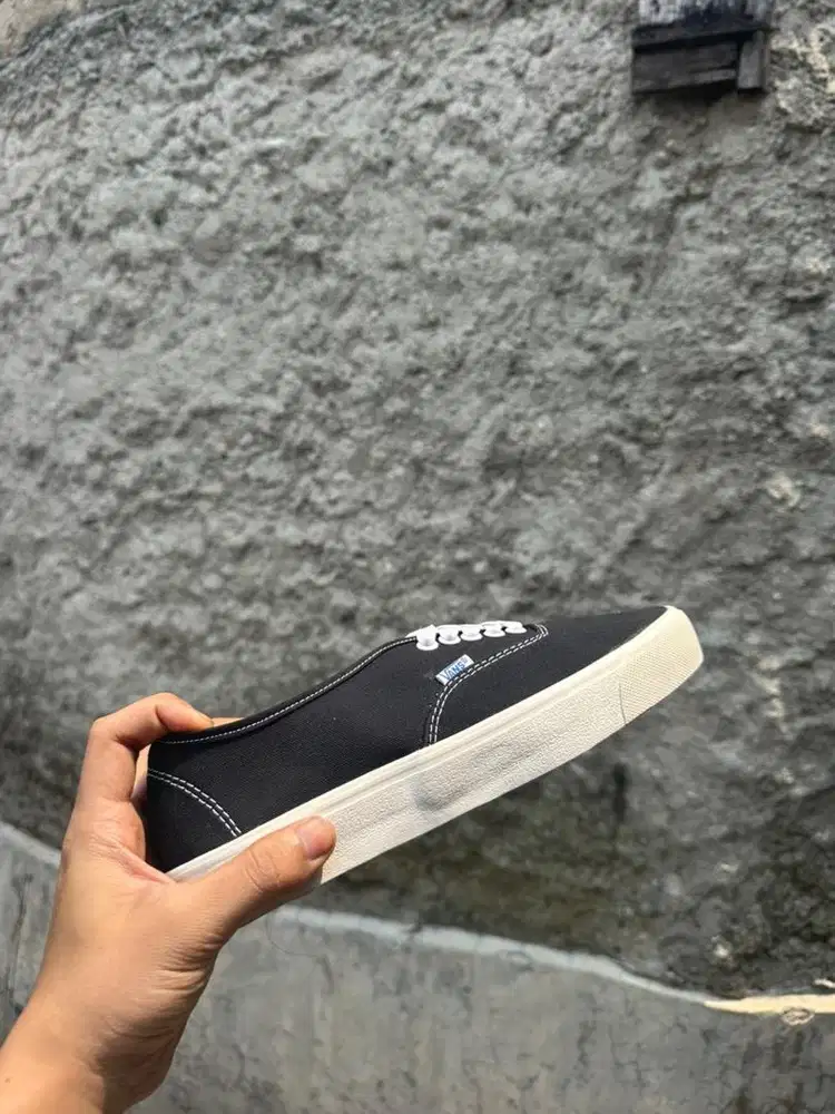 VANS UK 42 Authentic