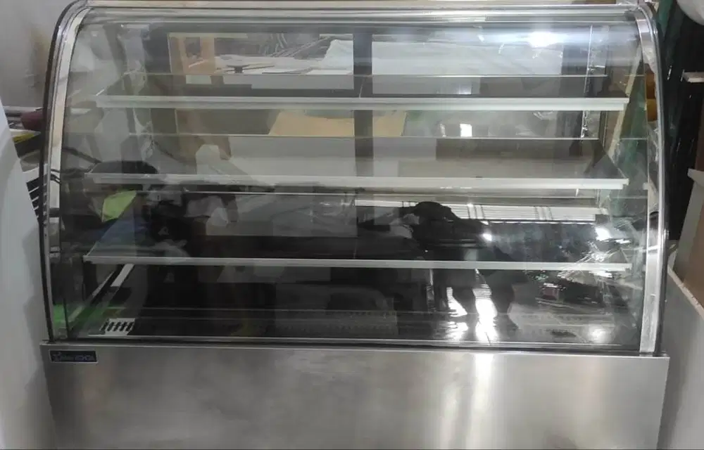 DISPLAY CAKE  STARCOOL CG140FA-3X KACA DEPAN BARU 100%.  KONDISI BAGUS
