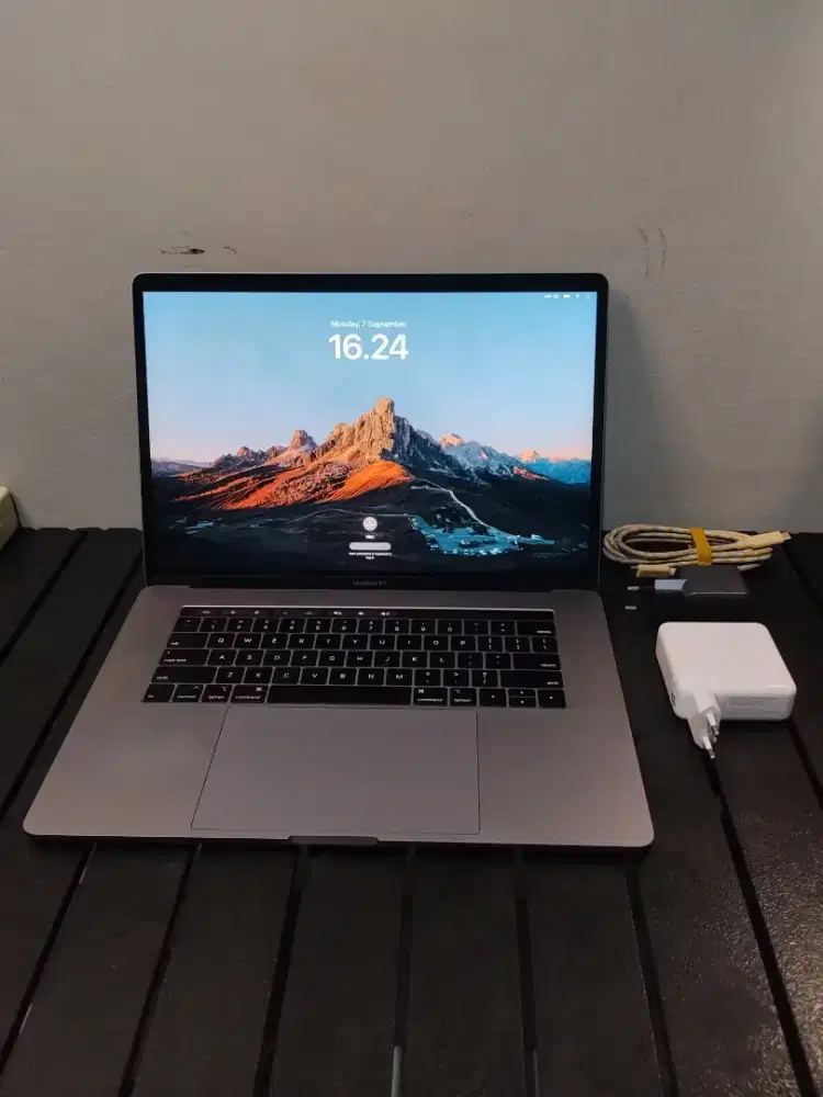 MacBook Pro 2019 16/512 i7 15 Inch TouchBar 4 Port C Space Grey