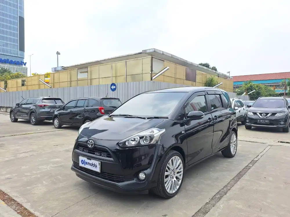 DP RENDAH - Toyota Sienta 1.5 V Bensin-MT 2018