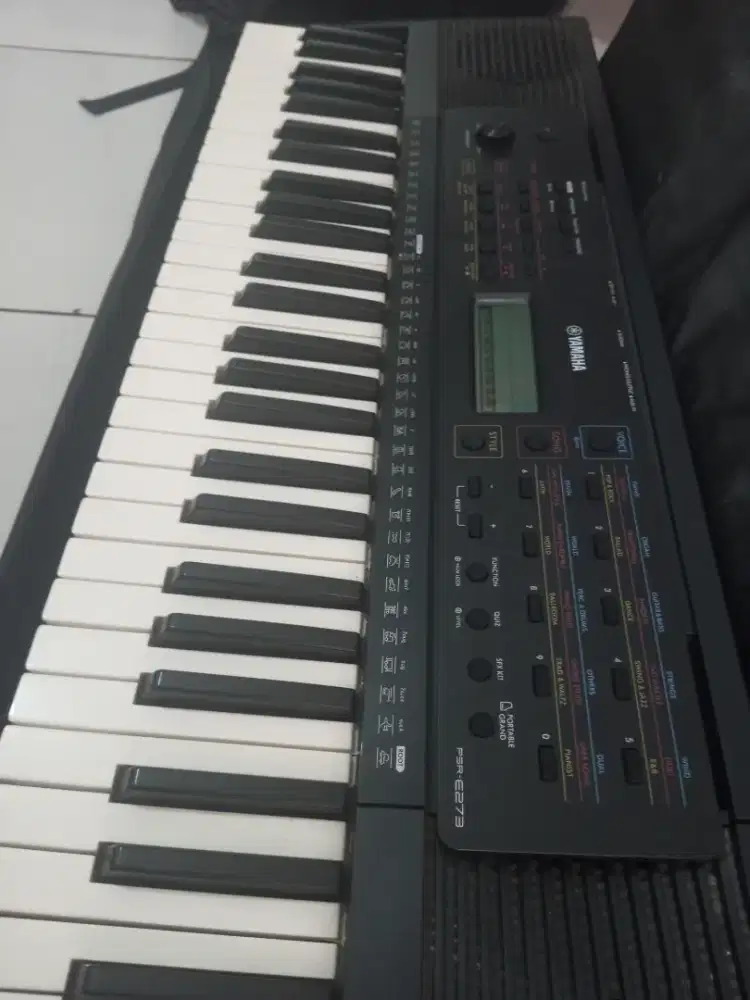 Keyboard yamaha Psr E273