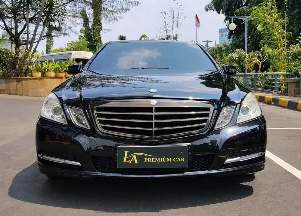 Mercedes-Benz E 200 nik 2010 TERMURAH