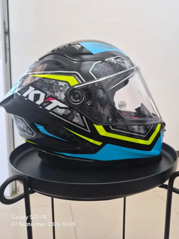 Helm full face sport touring --Kyt Striker--