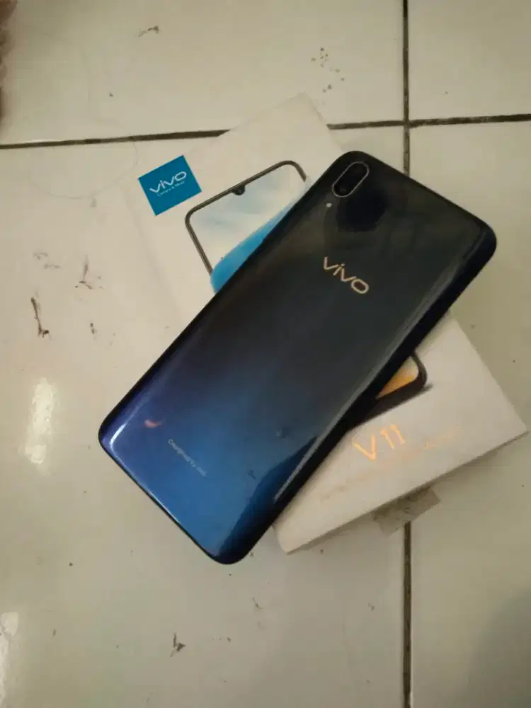 Vivo V11  6/64  minus fingerprint off