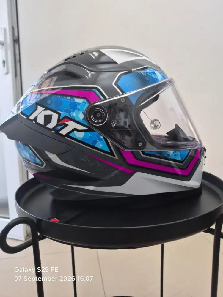 Helm Full Face Sport touring  -- Kyt Striker --