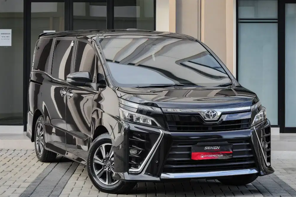 Toyota Voxy 2.0 Sunroof Moonroof AT Matic 2018 Hitam. FULL RECORD!!!