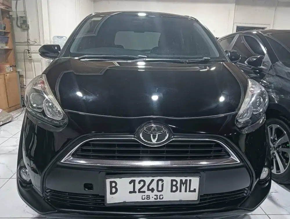 Toyota sienta v at DP 7jt tahun 2018