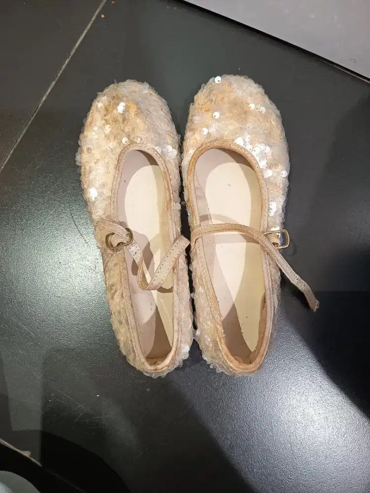 Sepatu Zara anak ukuran 33