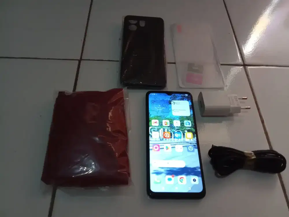 Itel A100C (2026)
Ram 6gb (3gb+3gb)
Rom 64gb
Grey Abu Edition