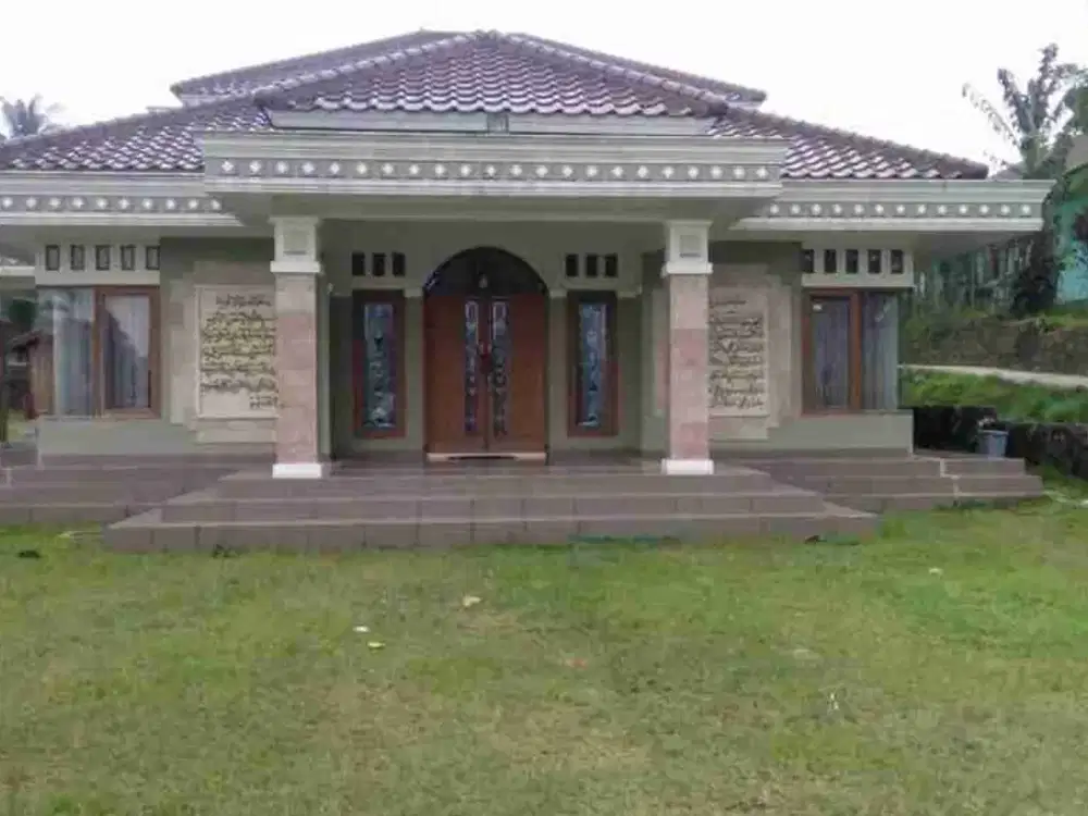 Jual murah Villa dengan tanah luas lengkap dengan furnished, lokasi strategis di Sukabumi