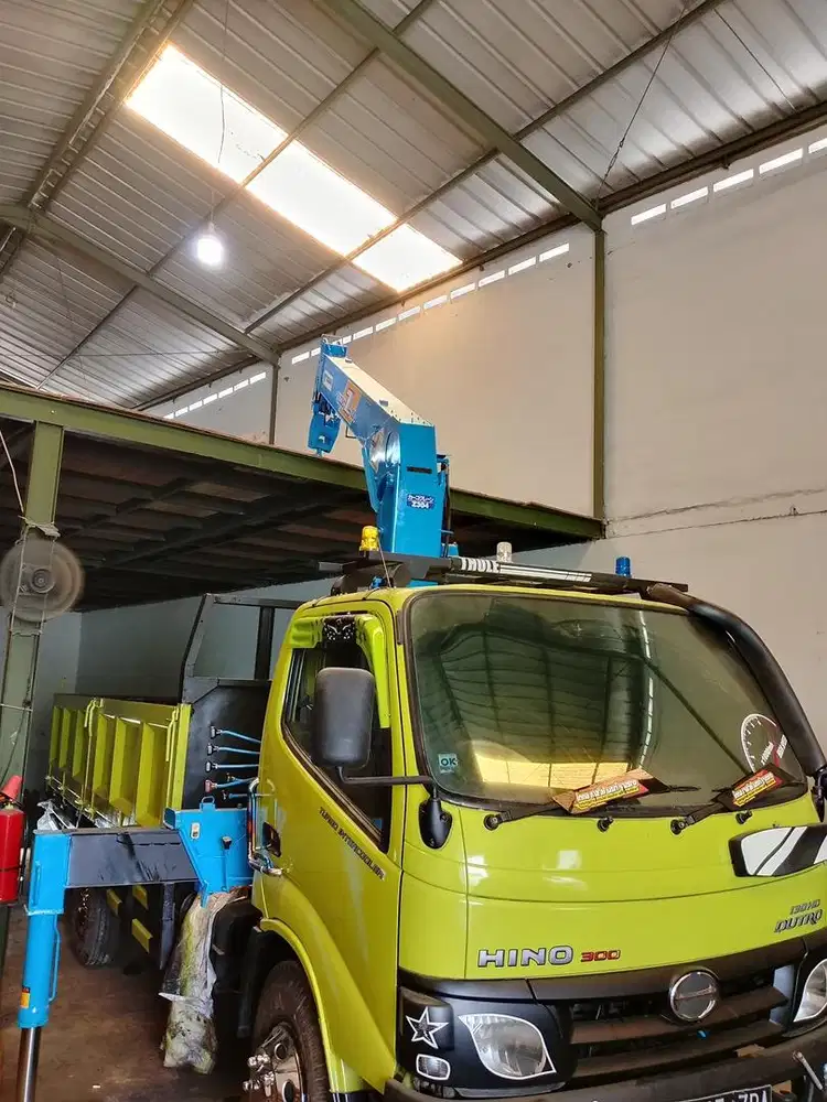 Truck crane dutro 2016 crane 3 ton 4 section
