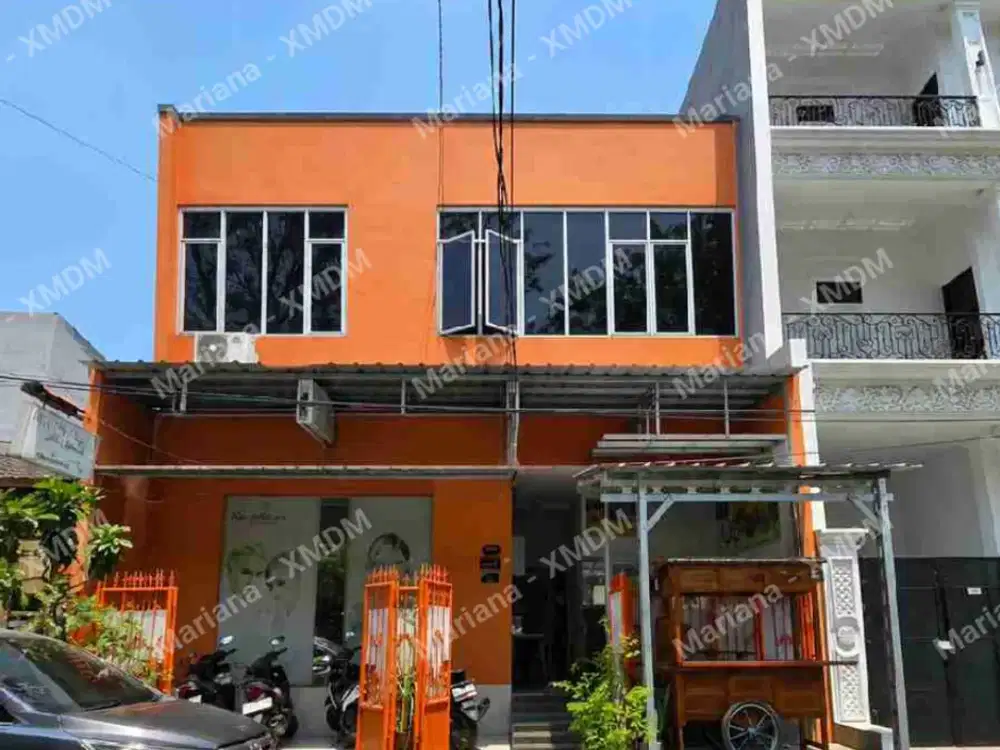 Rumah 2,5 lantai  untuk Usaha Salon dan Kost 5 kamar di Agung Utara ,Sunter