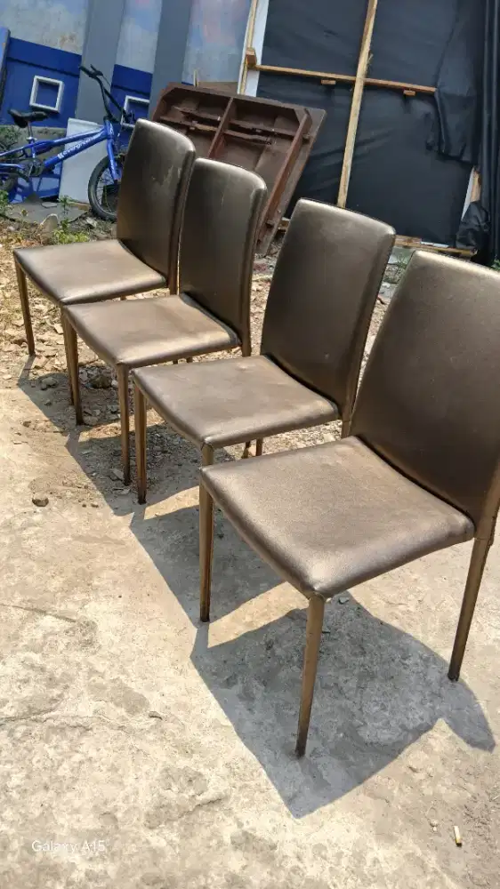 Kursi busa kulit sintesis