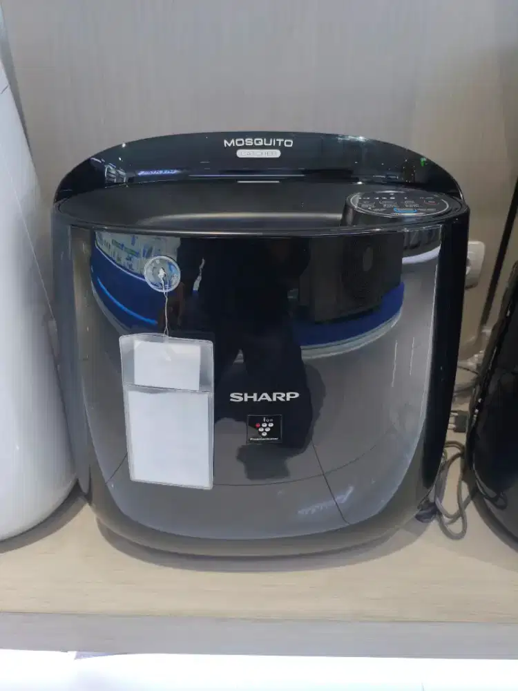 AIR PURIFIER WITH MOSQUITO CATCHER