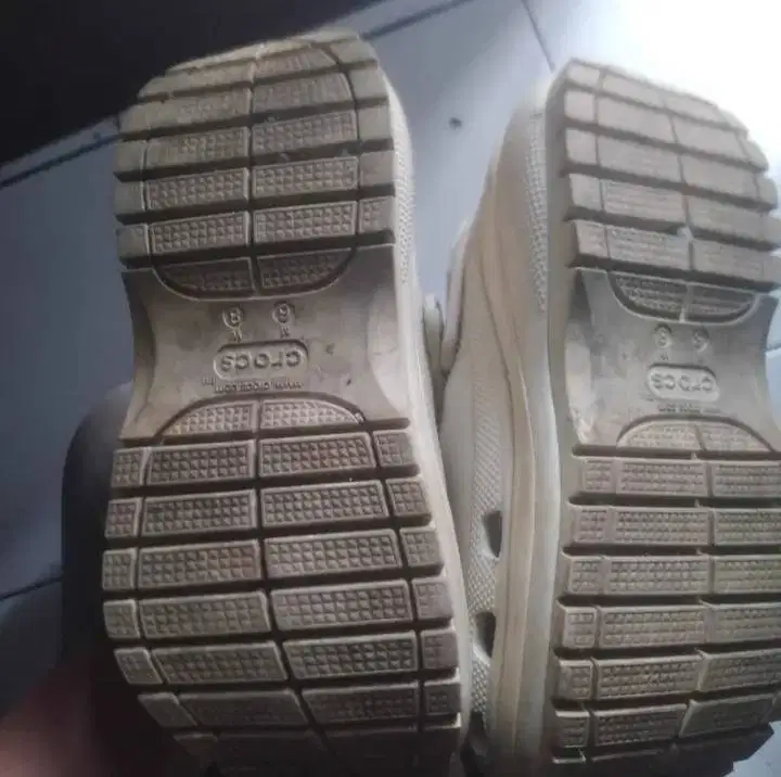 Sendal Crocs madein vietnam