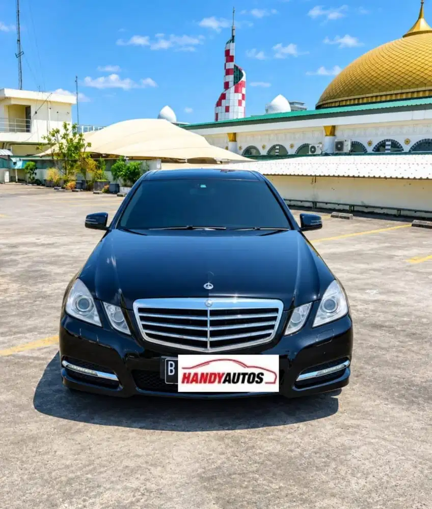 Mercedes Benz E300 Avantgarde Panoramic 2011 Automatic Hitam