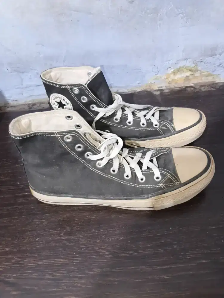 Sepatu Converse hitam putih