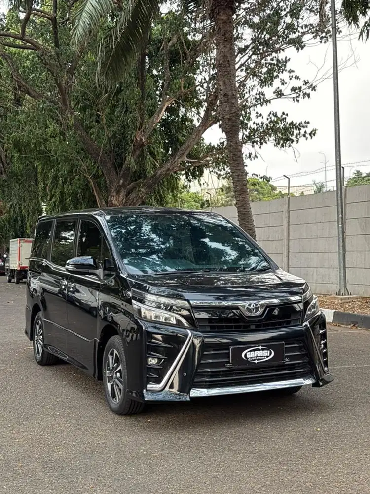 Toyota VOXY 2.0 2019