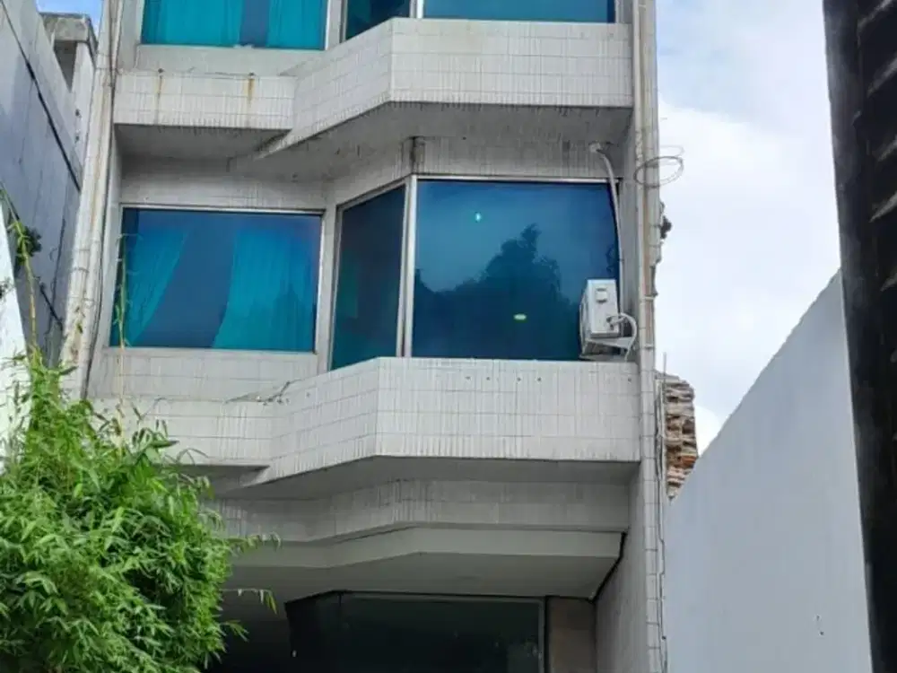 Disewakan Gedung Lokasi  Jln Toko Tiga Seberang - Deretan  Chandra  Shopping -  Petak 6  Jakarta Barat.