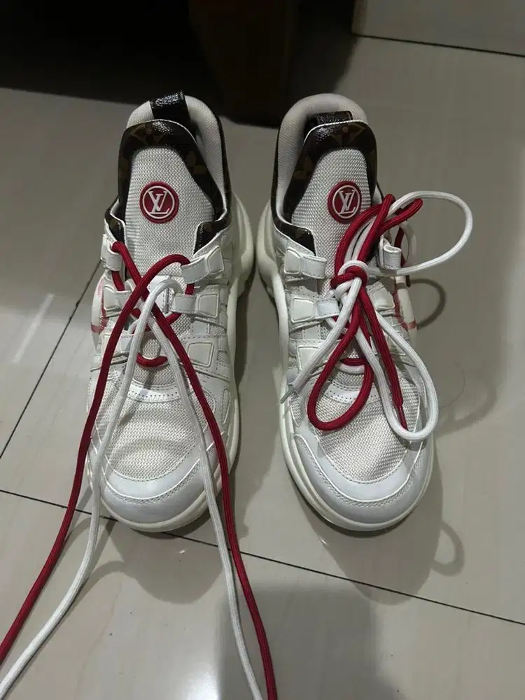 Sepatu Putih Merk LV 36