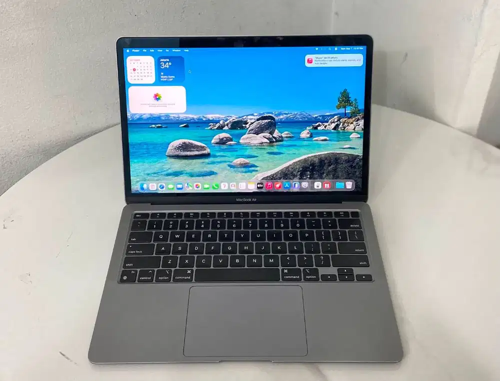 Apple MacBook AIR M1 Ram 8GB Layar 13.3inch N-EC