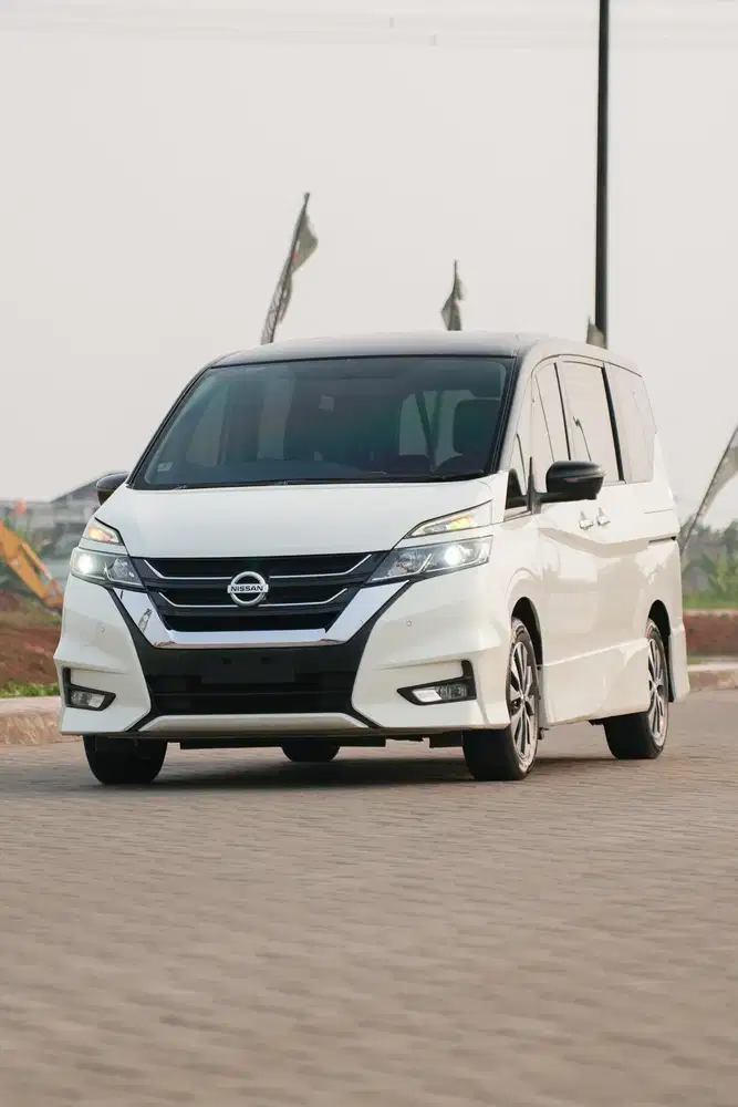 Nissan Serena HWS 2.0 AT 2019