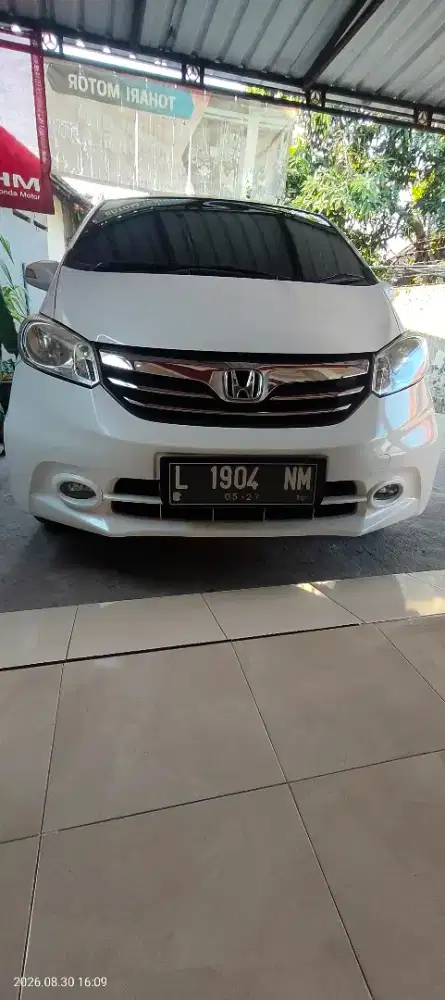 Dijual Cepat Honda Freed E PSD Putih Mutiara