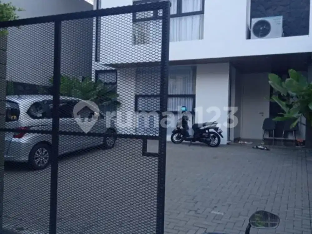 Rumah Bagus Lux Di Komplek Setiabudi Regency
