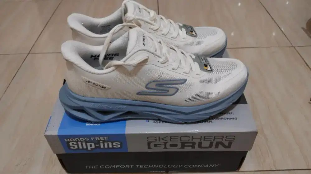 Sepatu Lari Slip-Ins
