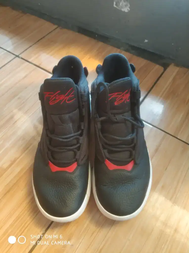 nike jordan max aura